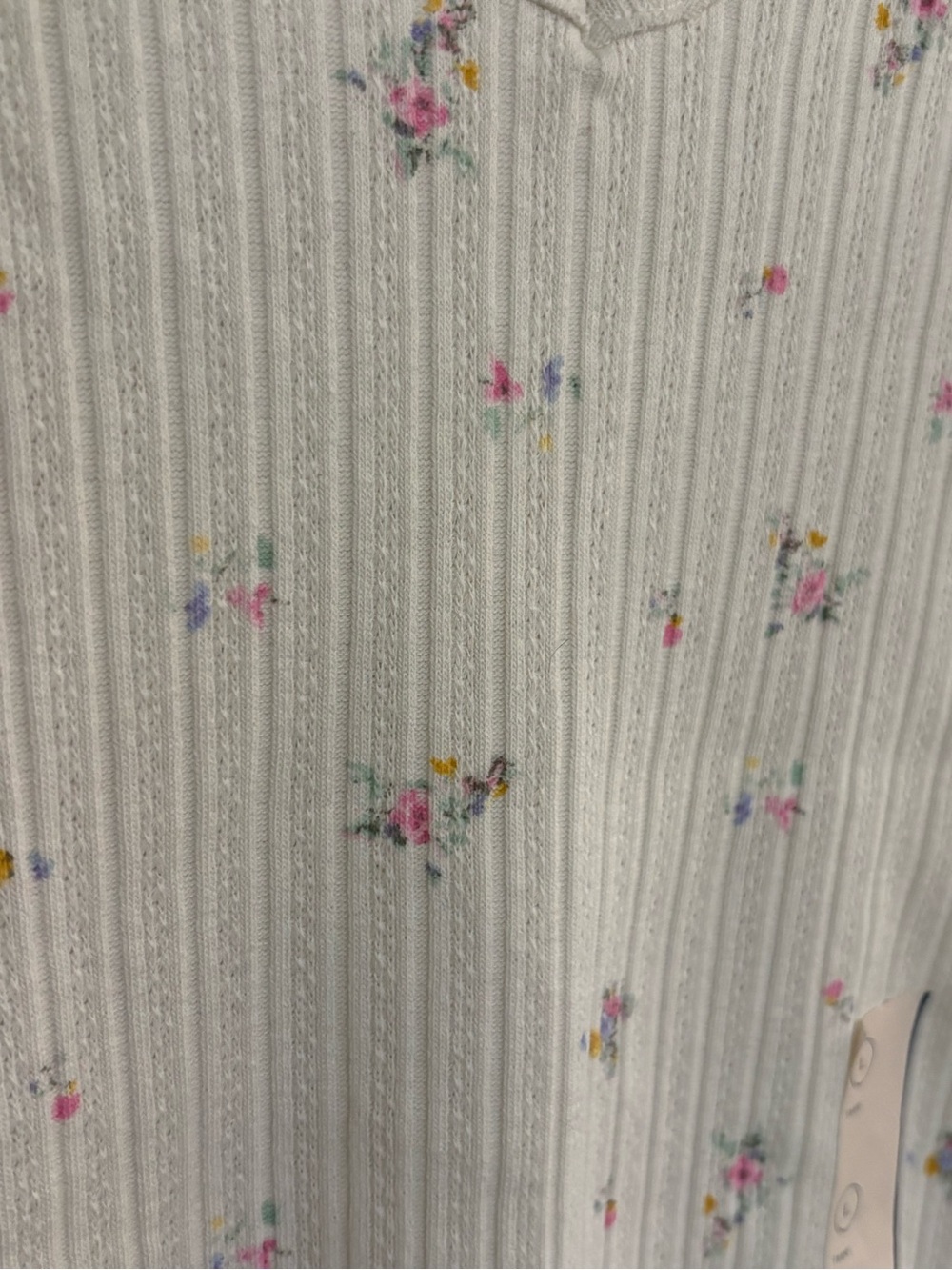 Universal Thread Top - Picture 2 of 4